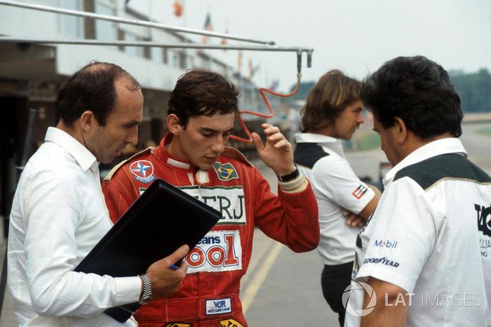 Ayrton Senna, habla de su primera vuelta en el Williams FW08C con el dueño Frank Williams y Allan Challis manager del equipo Williams