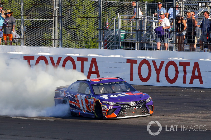 Ganador de la carrera Denny Hamlin, Joe Gibbs Racing Toyota