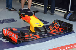 Red Bull Racing RB12, ala anteriore