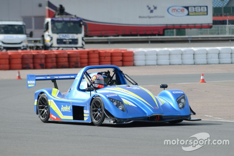 Maverick Viñales prueba el Suzuki GSX1300R Hayabusa powered Radical SR3