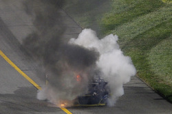 Crash: Tony Stewart, Stewart-Haas Racing, Chevrolet