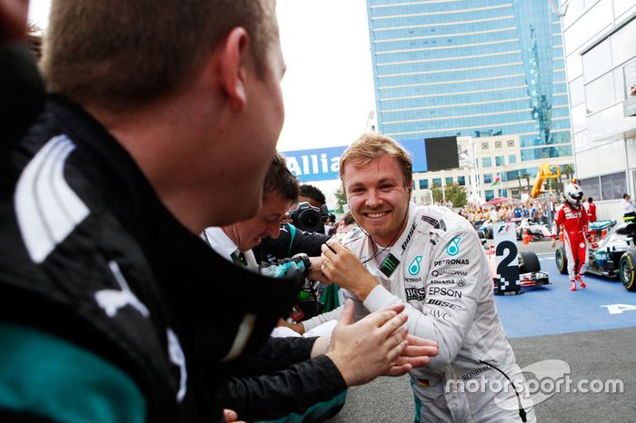 Nico Rosberg celebra su victoria en Bakú