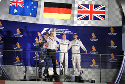 Daniel Ricciardo, Red Bull Racing, Nico Rosberg, Mercedes AMG F1, Lewis Hamilton, Mercedes AMG F1 op