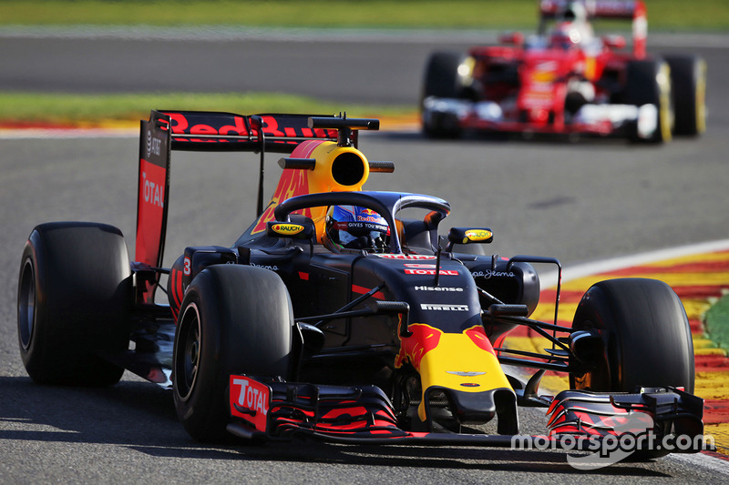 Red Bull RB12, con el Halo al color de la carrocería