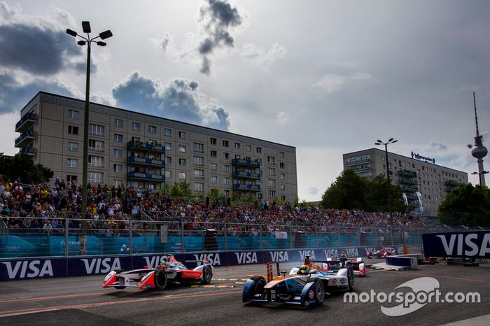 Ma Qing Hua, Team Aguri and Bruno Senna, Mahindra Racing