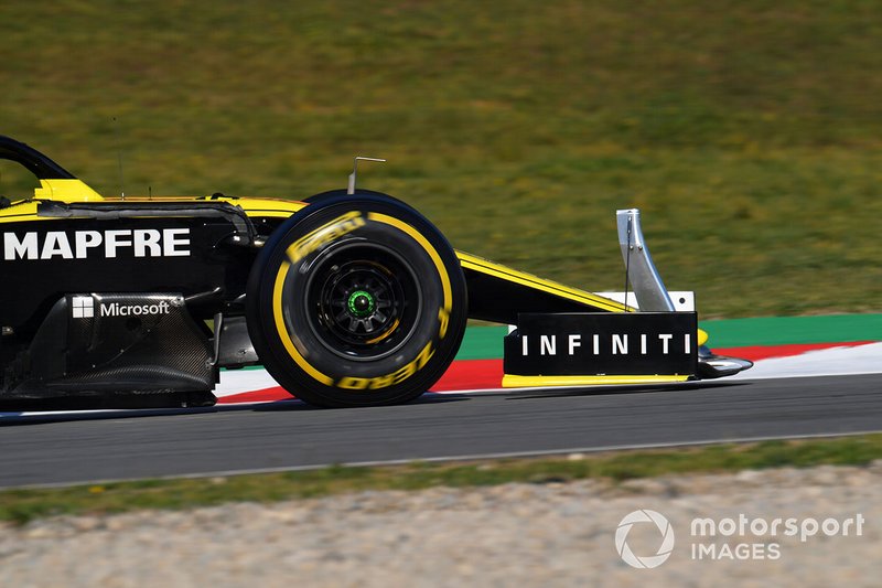 Nico Hulkenberg, Renault F1 Team R.S. 19 with front wing device