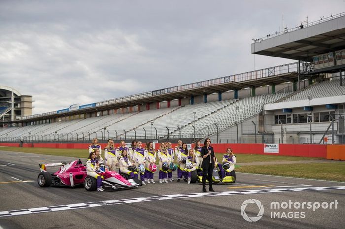 Pilotos con Lee McKenzie