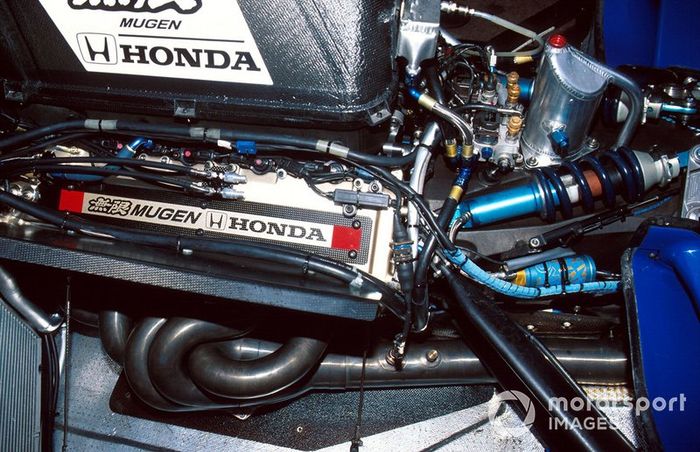 Detalle d el motor Mugen Honda del Ligier JS43