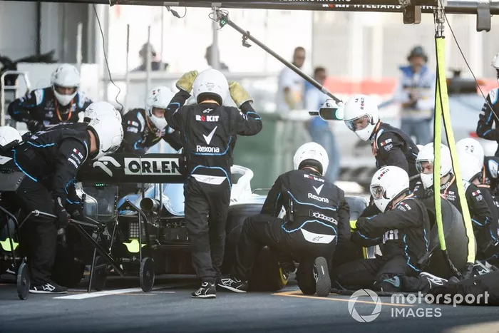 Robert Kubica, Williams FW42 pit stop