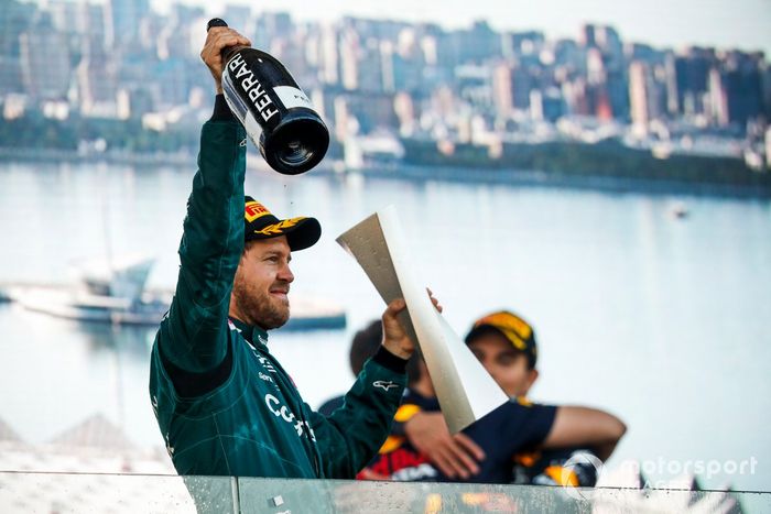 Podio: segundo lugar Sebastian Vettel, Aston Martin