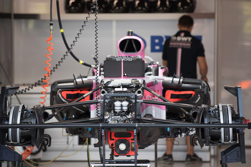 Racing Point Force India VJM11, nel garage