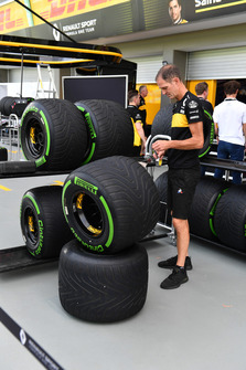 Renault Sport F1 Team and Pirelli tyres