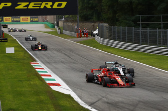 Кімі Райкконен, Ferrari SF71H, Льюіс Хемілтон, Mercedes AMG F1 W09