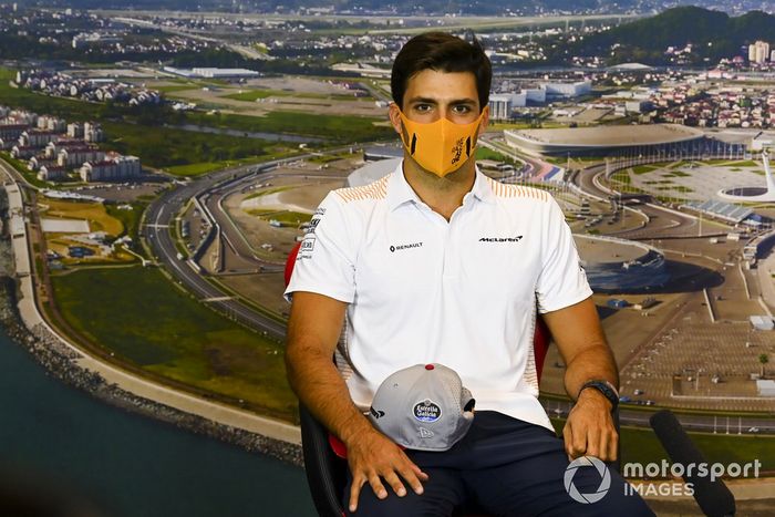 Carlos Sainz Jr., McLaren en la conferencia de prensa