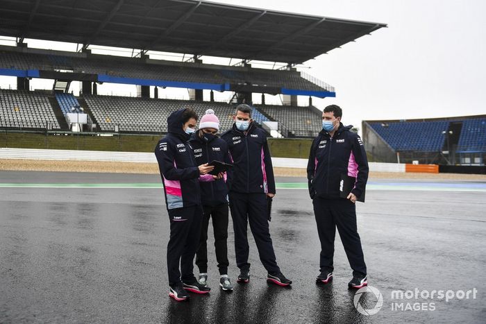 Sergio Pérez, Racing Point camina por la pista