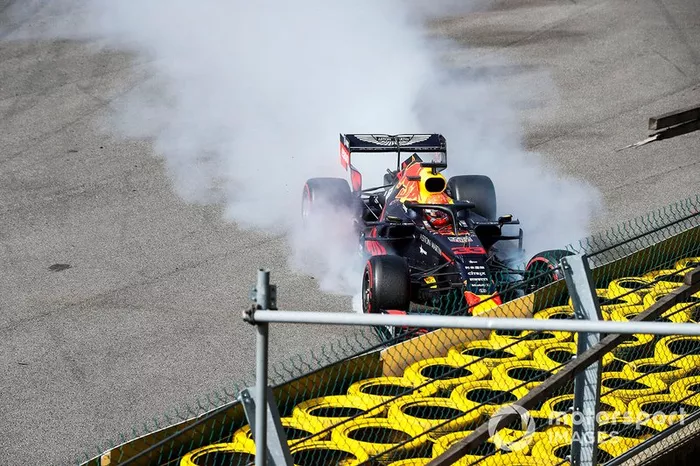 Max Verstappen, Red Bull Racing RB15, se estrella en la primera vuelta