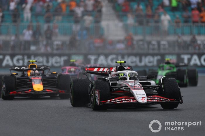 Oliver Bearman, Haas F1 Team, Yuki Tsunoda, Red Bull Racing