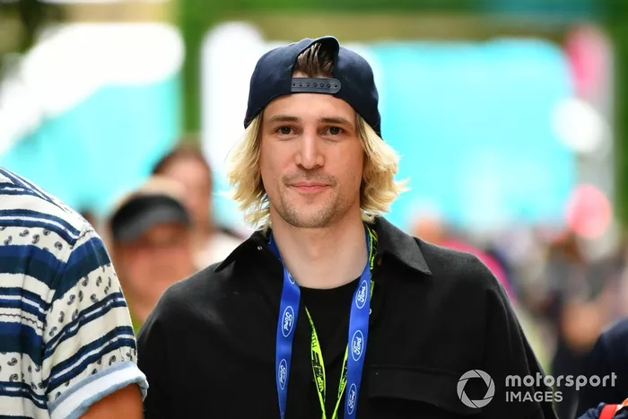 パドックでのxQc