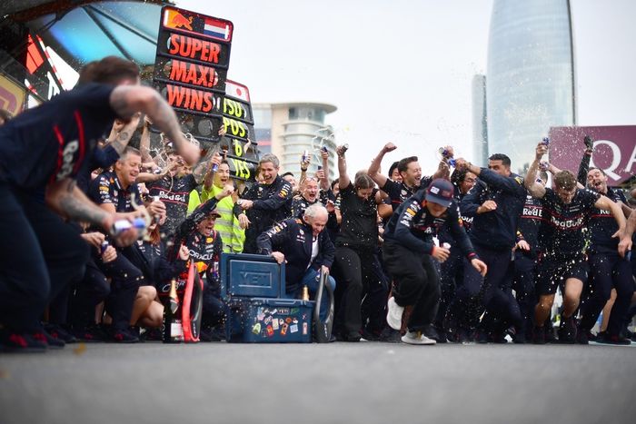 Max Verstappen, Red Bull Racing, Yuki Tsunoda, Red Bull Racing Team, Dr Helmut Marko, Team Consultant, Red Bull Racing