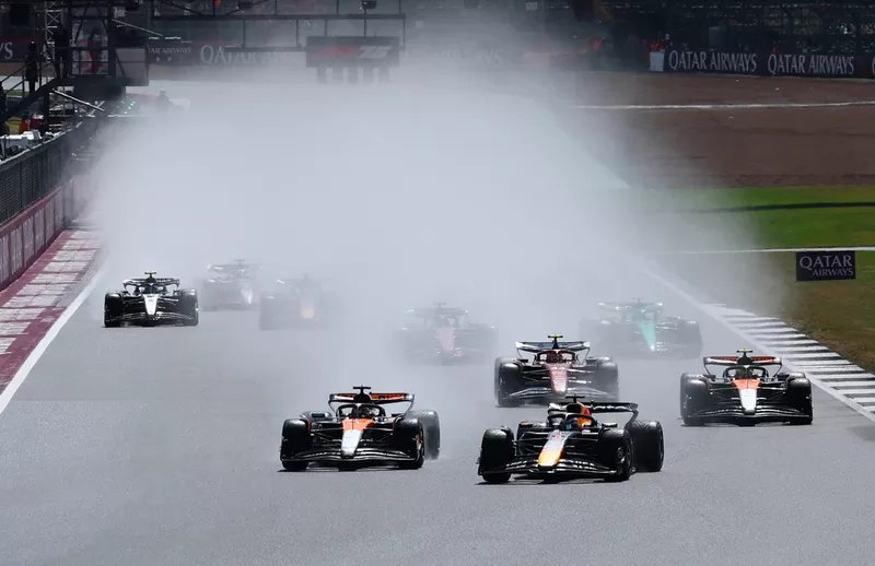 Oscar Piastri, McLaren, Max Verstappen, Red Bull Racing