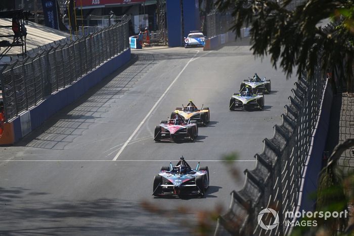 Dan Ticktum, NIO 333 FE Team, NIO 333 ER9, Andre Lotterer, Andretti Autosport, Porsche 99X Electric Gen3, Jake Hughes, McLaren, e-4ORCE 04