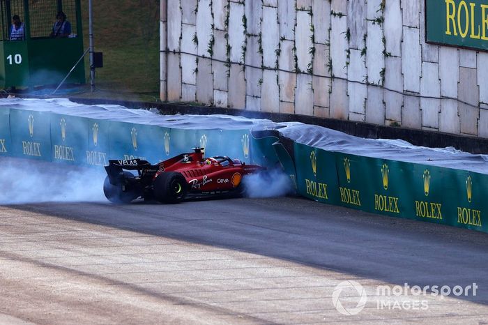 Charles Leclerc, Ferrari F1-75, golpea la barrera