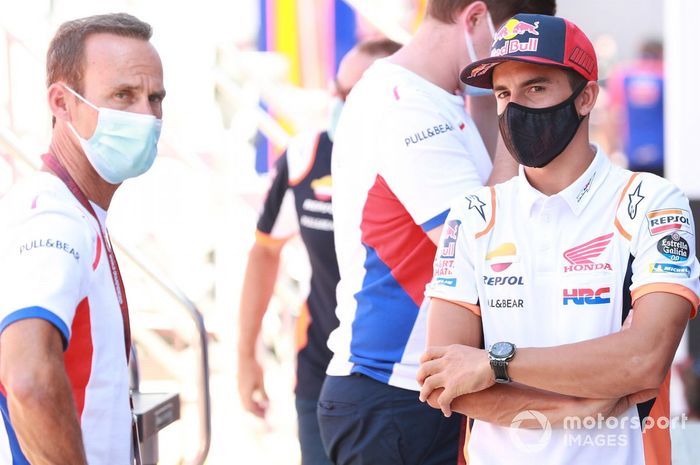Alberto Puig, director del equipo Repsol Honda, Marc Márquez, equipo Repsol Honda