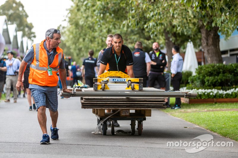 Los equipos de F1 hacen las maletas después de la decisión de cancelar el GP de Australia