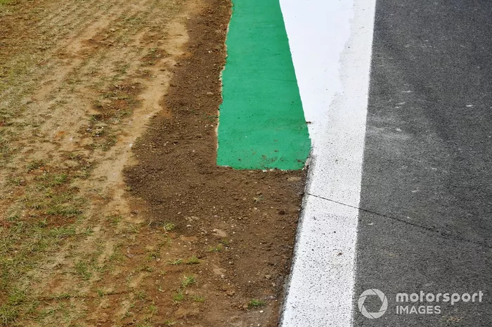 Detalle del bordillo y del circuito