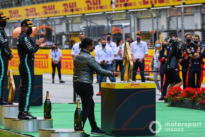 Podio: ganador de la carrera Lewis Hamilton, Mercedes-AMG Petronas F1, segundo lugar Valtteri Bottas, Mercedes-AMG Petronas F1 