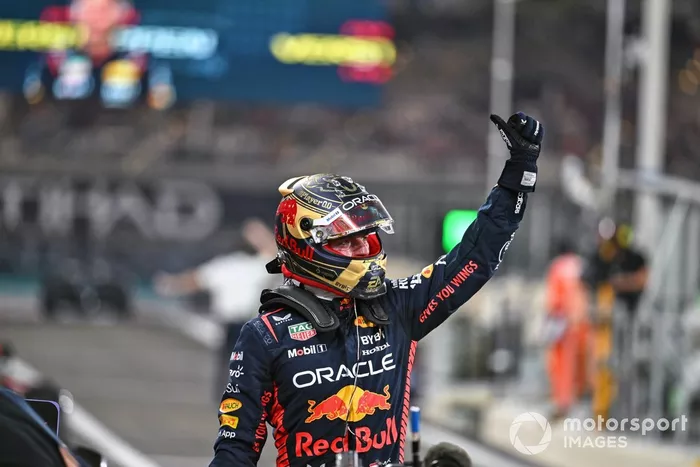 Poleman Max Verstappen, Red Bull Racing, celebra en Parc Ferme 