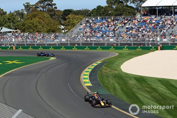 Max Verstappen, Red Bull Racing RB20, Logan Sargeant, Williams FW46