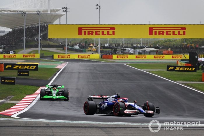 Daniel Ricciardo, RB F1 Team VCARB 01, Valtteri Bottas, Kick Sauber C44