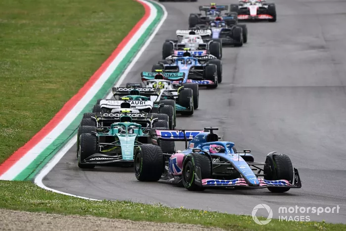 Fernando Alonso, Alpine A522, Sebastian Vettel, Aston Martin AMR22, Yuki Tsunoda, AlphaTauri AT03