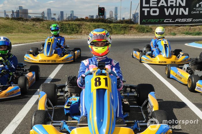 Oscar Piastri, piloto reserva de Alpine, en Todd Road Karting Circuit