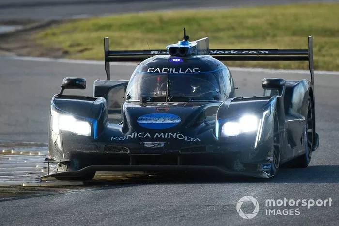 #10 Wayne Taylor Racing Cadillac DPi-V.R. Cadillac DPi, DPi: Renger Van Der Zande, Ryan Briscoe, Scott Dixon, Kamui Kobayashi
