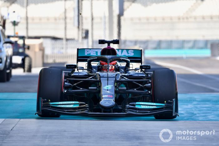 George Russell, Mercedes W10 adaptado (muleto) con los Pirelli de 18 pulgadas 