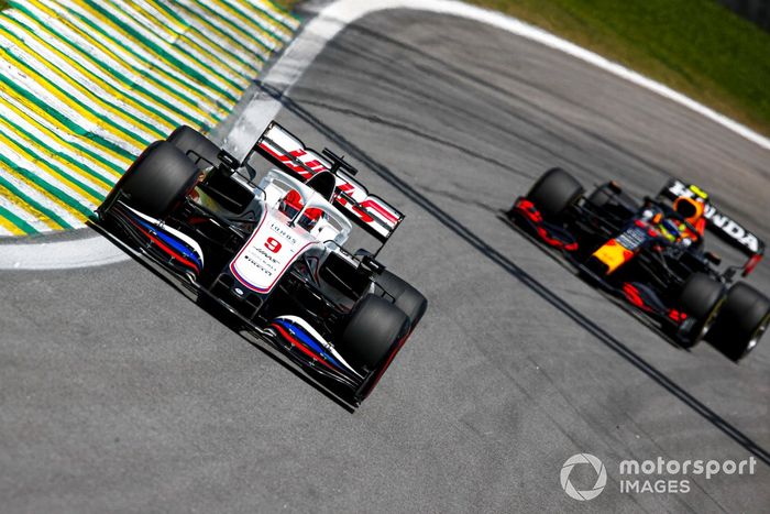 Nikita Mazepin, Haas VF-21, Sergio Pérez, Red Bull Racing RB16B