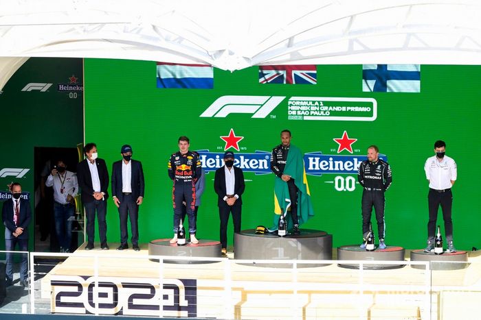 Podio: Max Verstappen, Red Bull Racing, ganador Lewis Hamilton, Mercedes, tercer lugar Valtteri Bottas, Mercedes