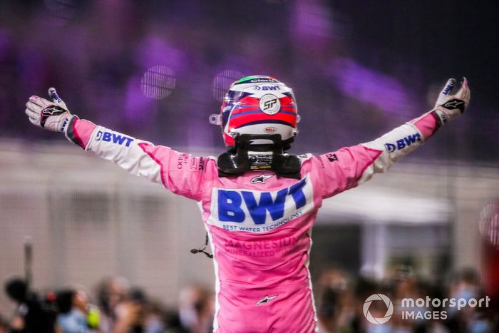 Ganador Sergio Pérez, Racing Point, celebra en Parc Ferme