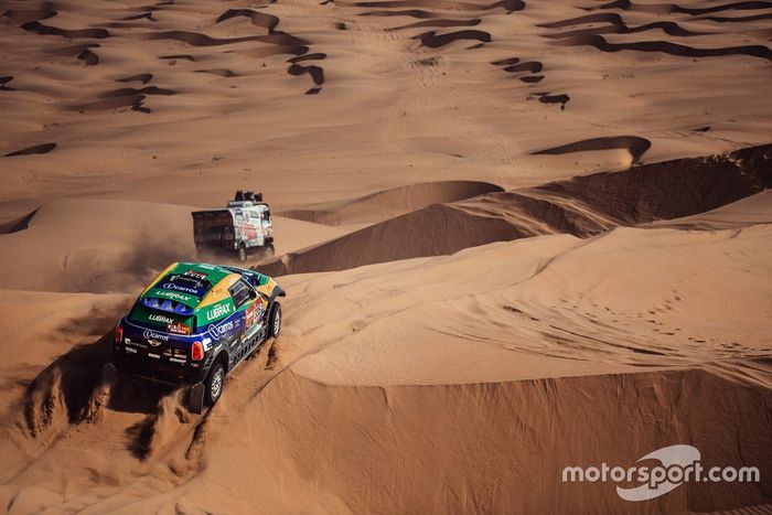 #335 X-Raid Mini JCW Rally Team: Guilherme Spinelli, Youssef Haddad