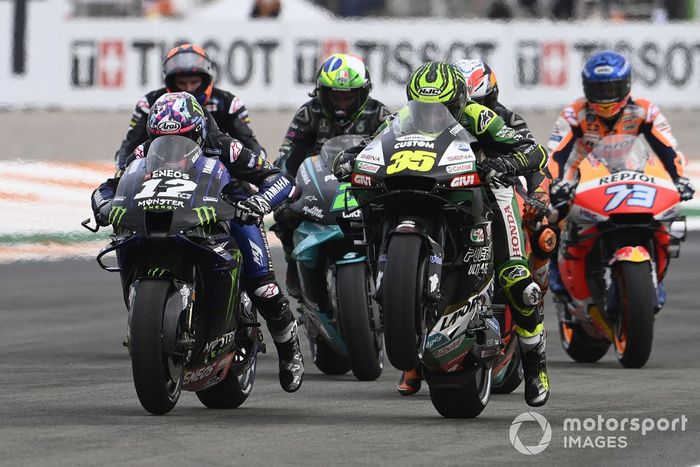 Cal Crutchlow, Team LCR Honda, Maverick Vinales, Yamaha Factory Racing practican la salida