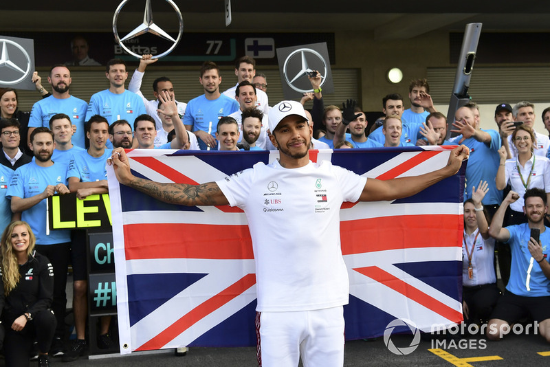 Lewis Hamilton, Mercedes AMG F1 celebrates with his team 