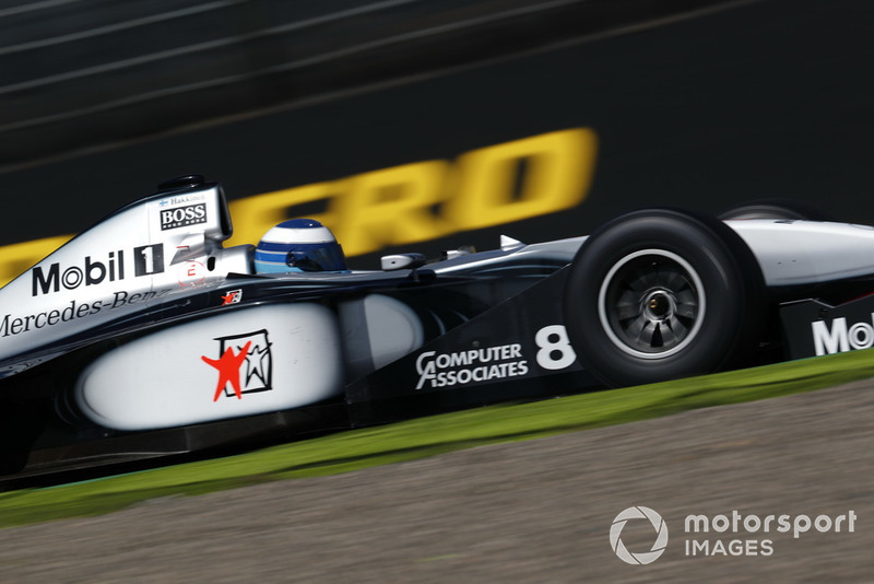 Mika Hakkinen, McLaren MP4-13 lors des Legends F1 30th Anniversary Lap Demonstration