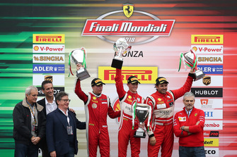 Maurizio Arrivabene, Team Principal, Scuderia Ferrari sul podio
