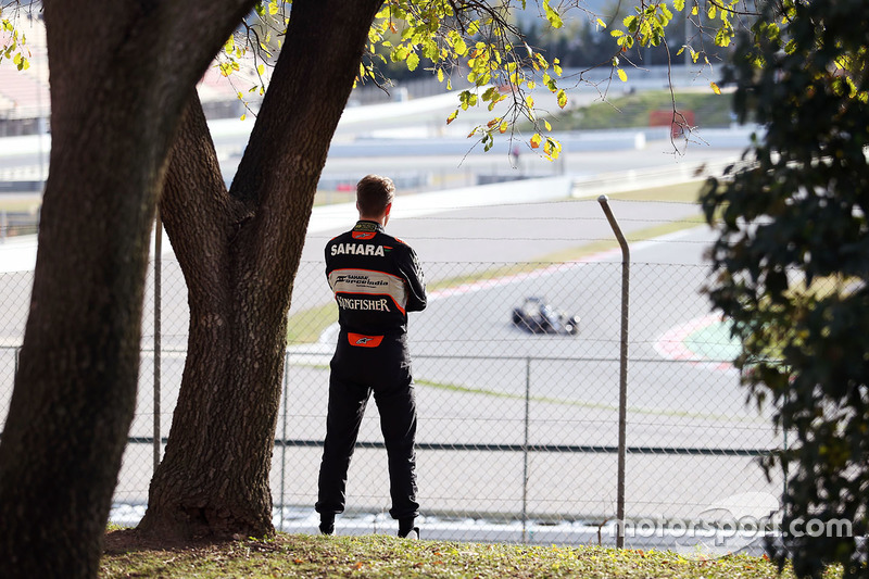 Nico Hulkenberg, Sahara Force India F1 mira la acción