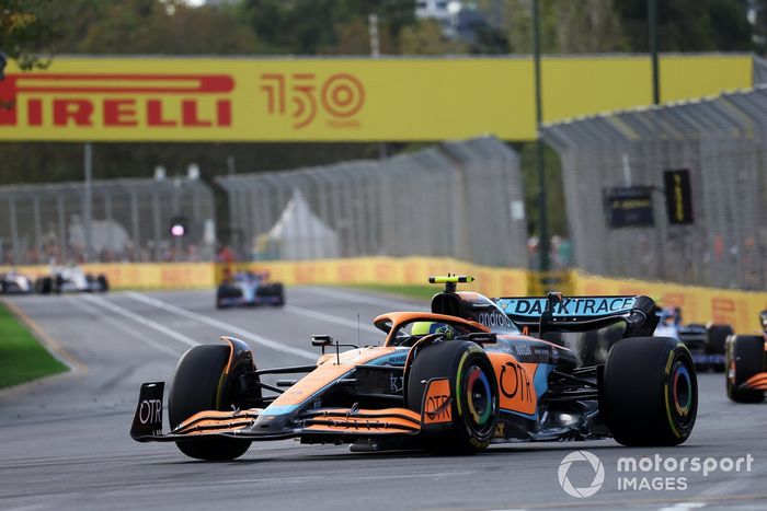 Lando Norris, McLaren MCL36, Daniel Ricciardo, McLaren MCL36, Esteban Ocon, Alpine A522