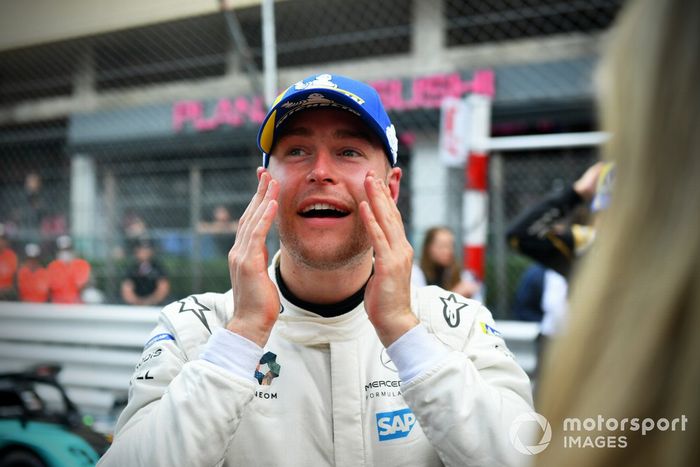Ganador Stoffel Vandoorne, Mercedes-Benz EQ celebra