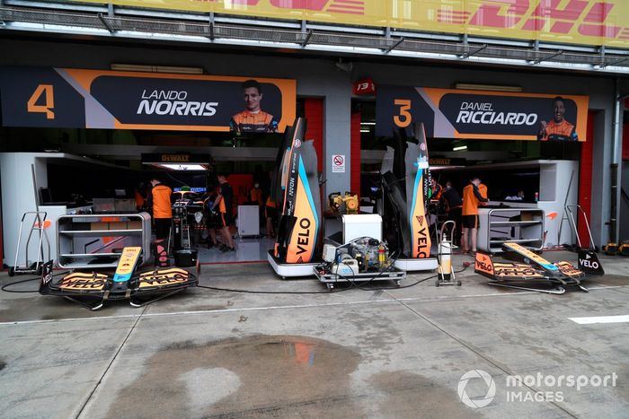 Boxes del equipo McLaren