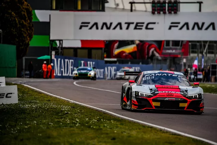#32 Team WRT Audi R8 LMS evo II GT3: Kelvin Van Der Linde, Dries Vanthoor, Charles Weerts
